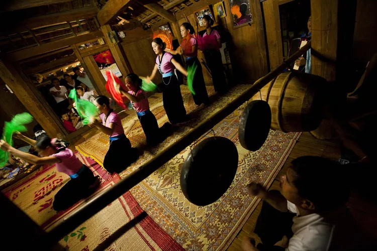 E-Bikes Cycling Tour Mai Chau – Pu Luong – Ninh Binh 6 Day Adventure