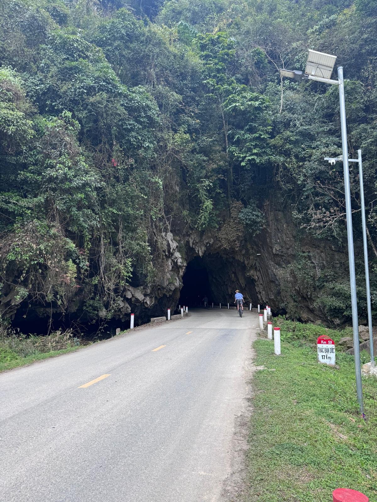 Cao Bang E-Bike Discovery: 6-Day Electric Mountain Bike Tour