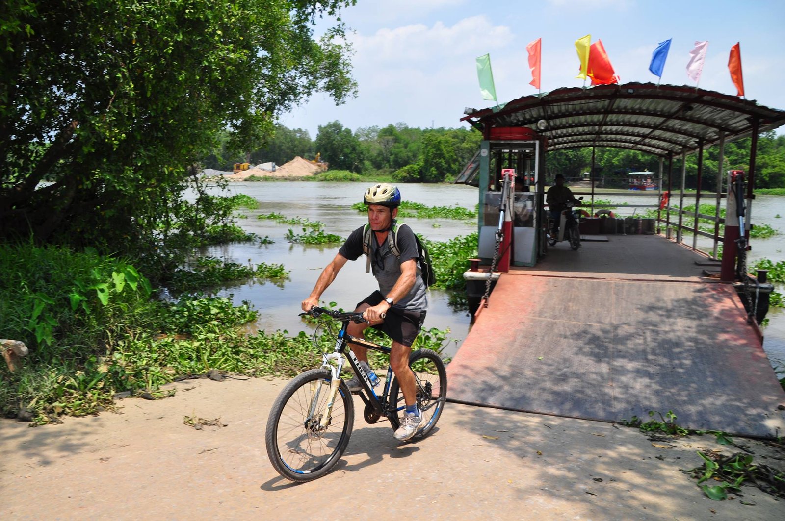 Saigon to Cu Chi Tunnels Historical Bike Tour: Ride Back in Time