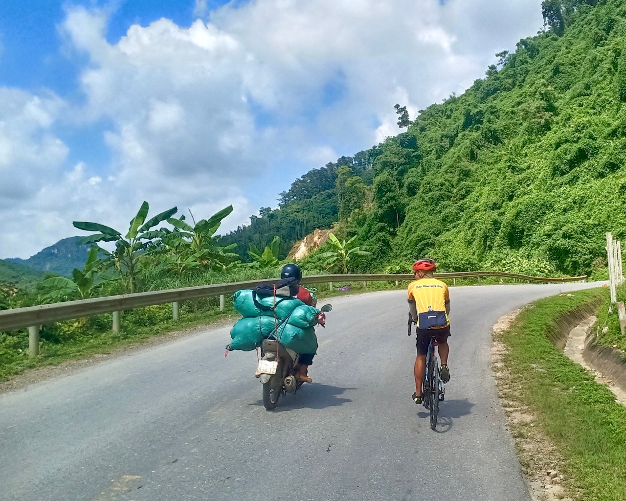 Unmissable Vietnam Gravel Bike Tours: From Misty Peaks to Sunny Plains