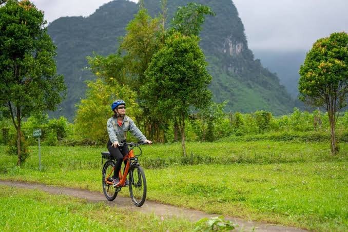 Into the Lost World: Phong Nha Caves Jungle Adventure Ebike Tours