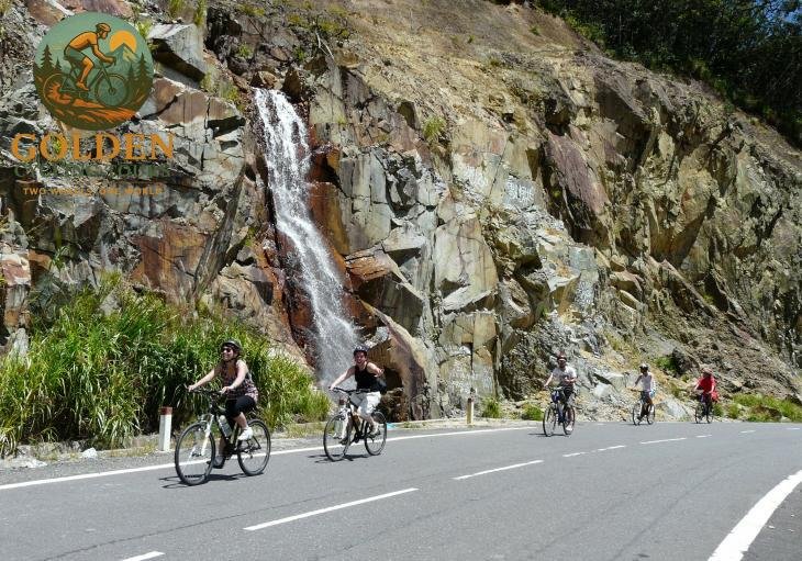 Top-Rated High-End Operators for Cycling Luxury Tours Saigon to Hanoi