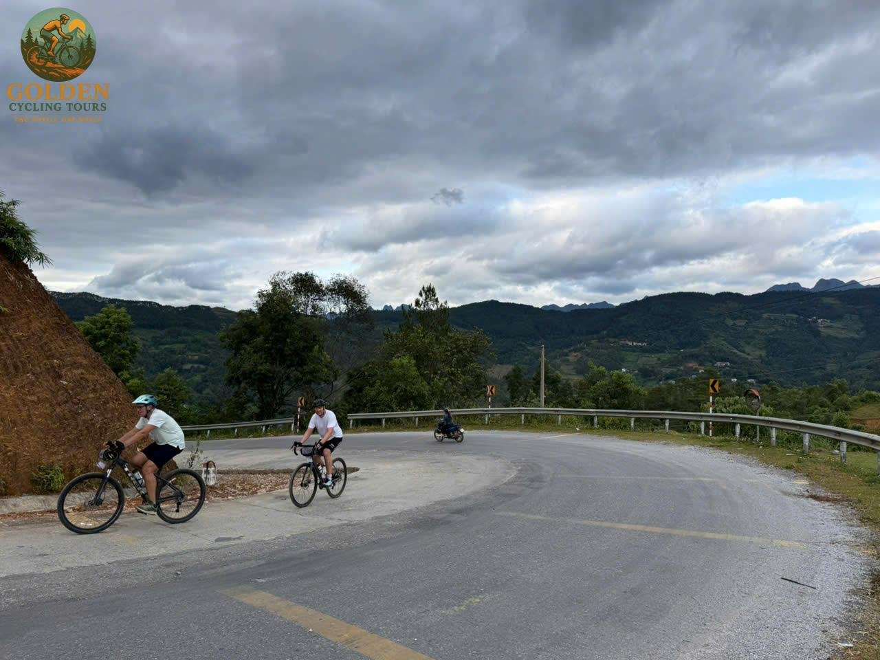 Ban Gioc Waterfall Cycling Tour: Countryside Trails & River Views